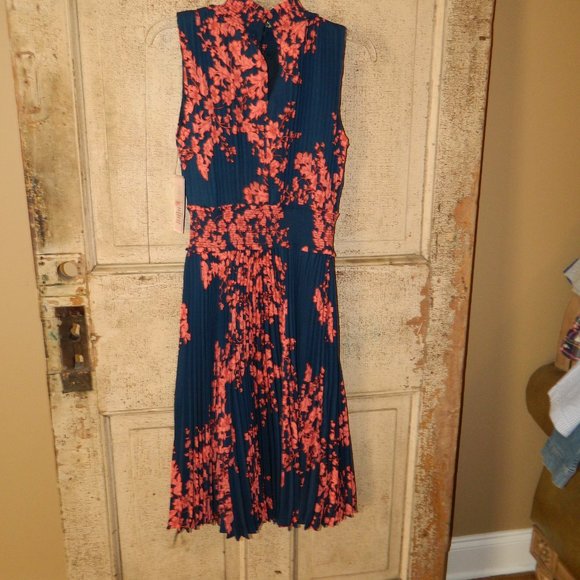 Nanette Lepore Navy Floral Print Pleated Sleeveless Dress Size 6 (AA-27) - Picture 6 of 6